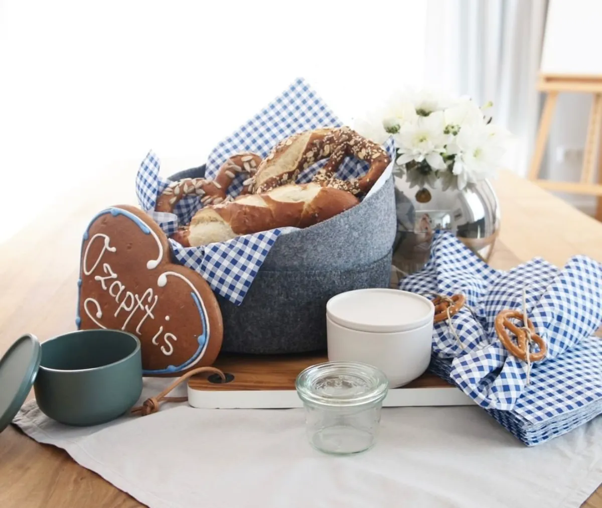 oktoberfest nach hause bringen brezel lebkuchenherz