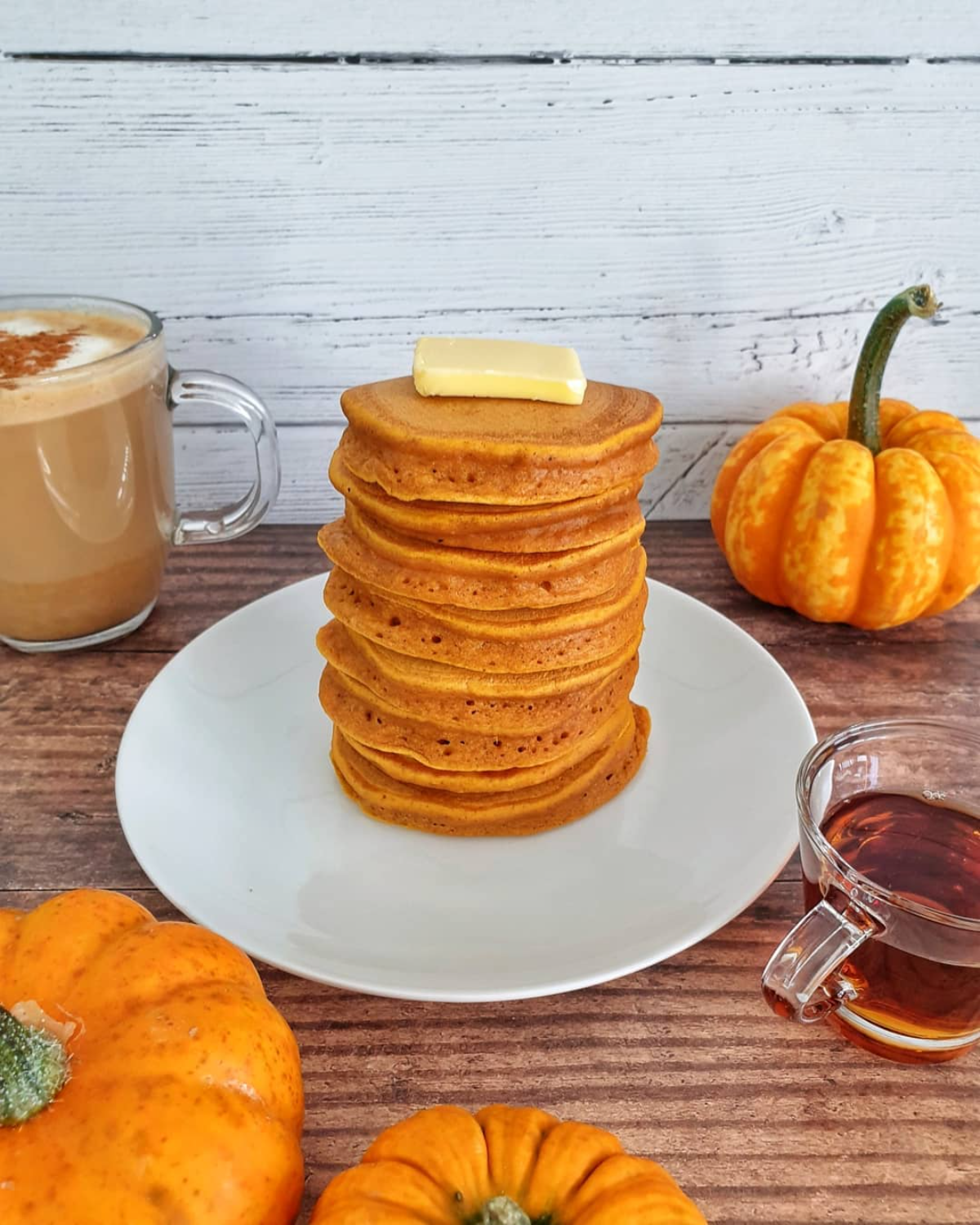 pumpking spice pancakes und latte