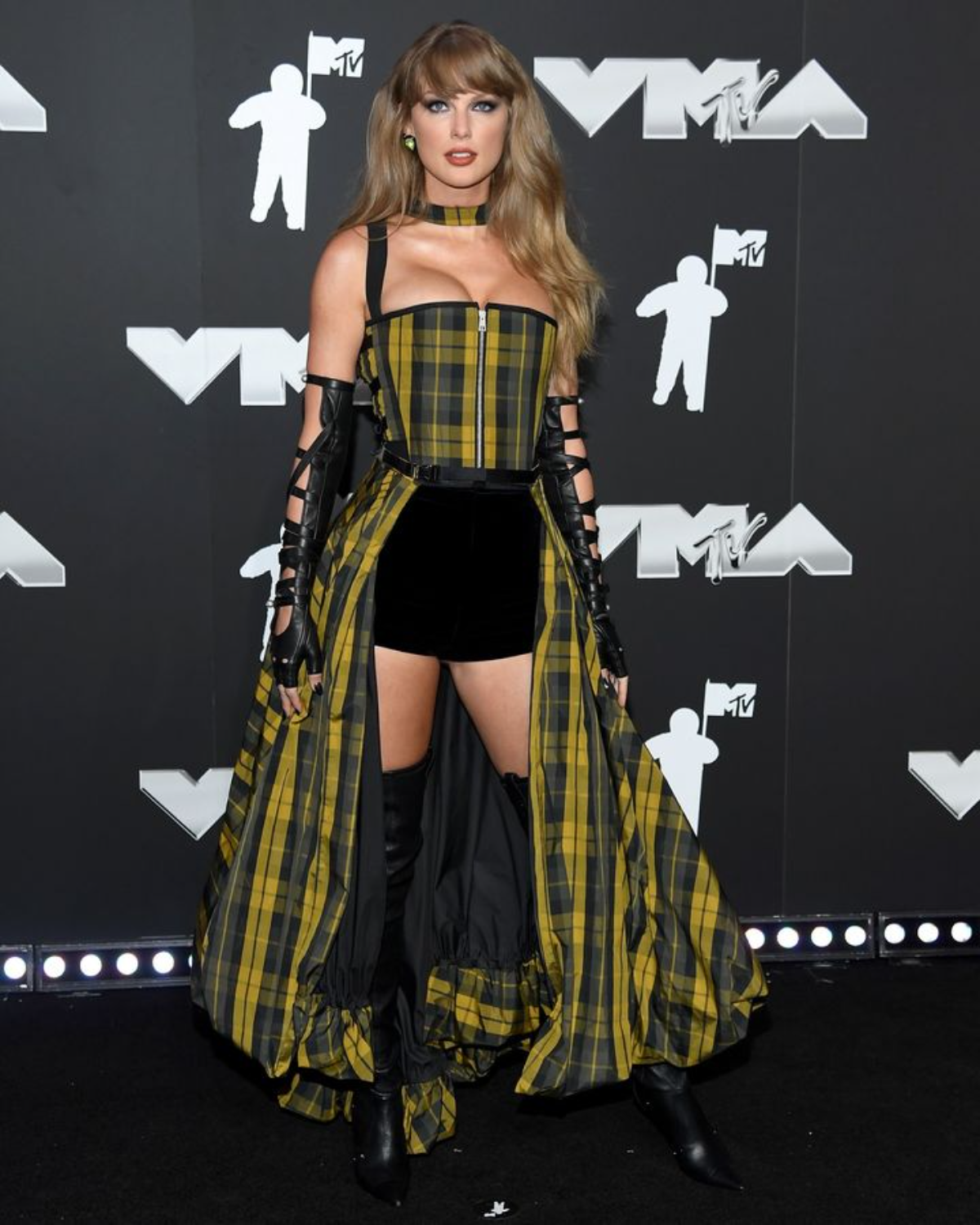 taylor swift outfit vma 2024