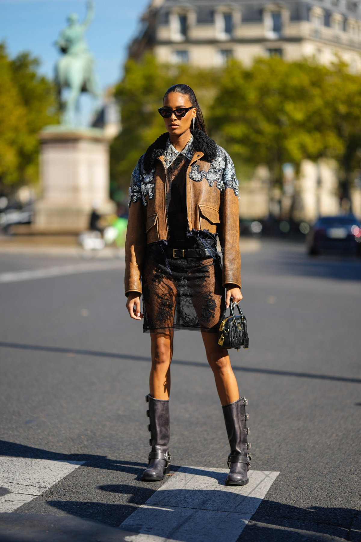 biker boots 90s look outfit