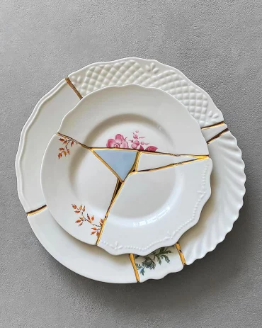 teller mit kintsugi elementen