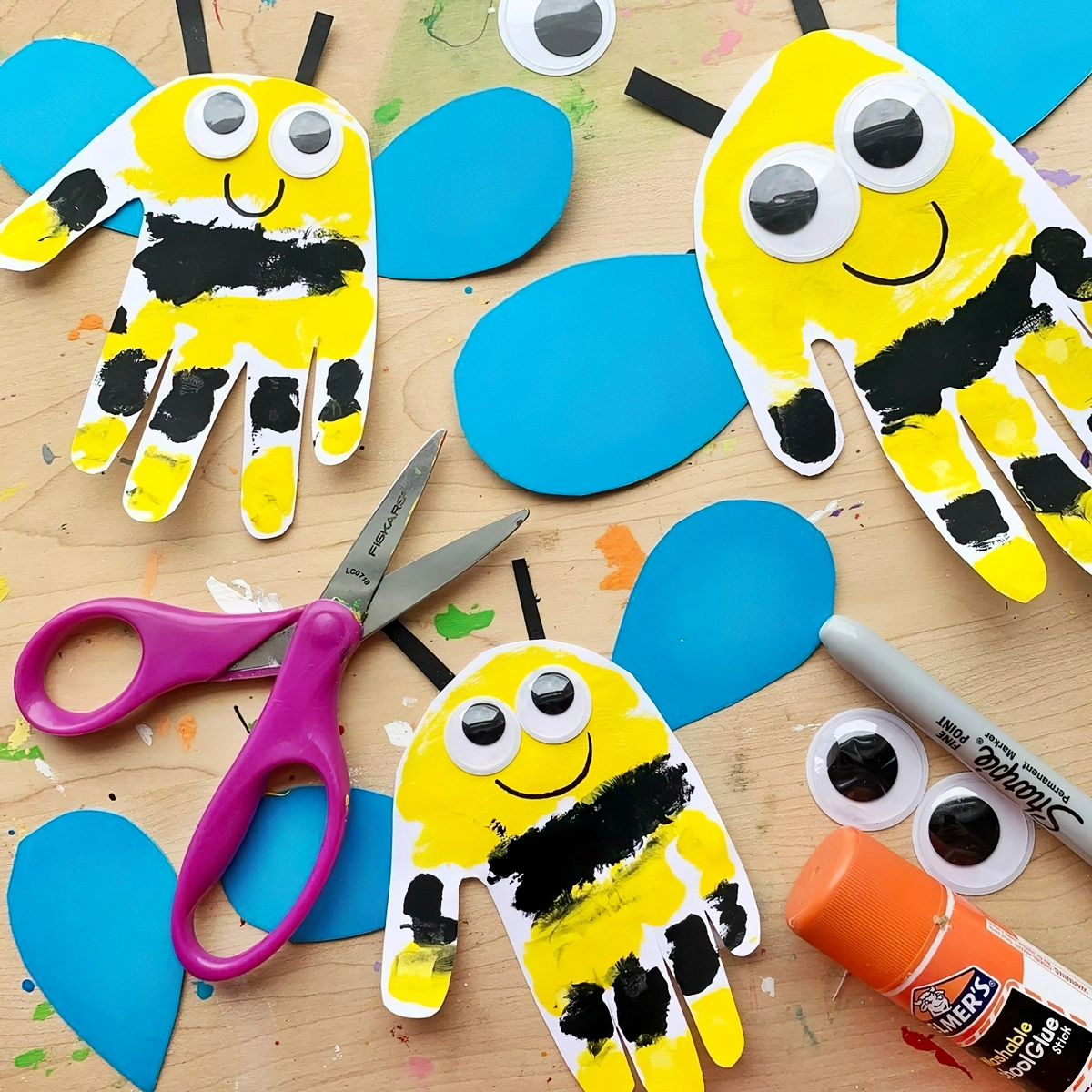 basteln beim kindergeburtstag fuer kleinkinder bienen aus papierabdrucken simplycraftykids