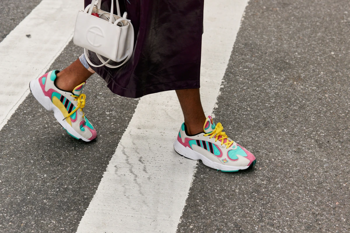 bunte knallfarben sneaker trends