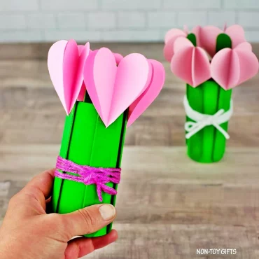 fruehlingsbasteln mit kindern blumenstraus mit blumen aus papier nontoygifts