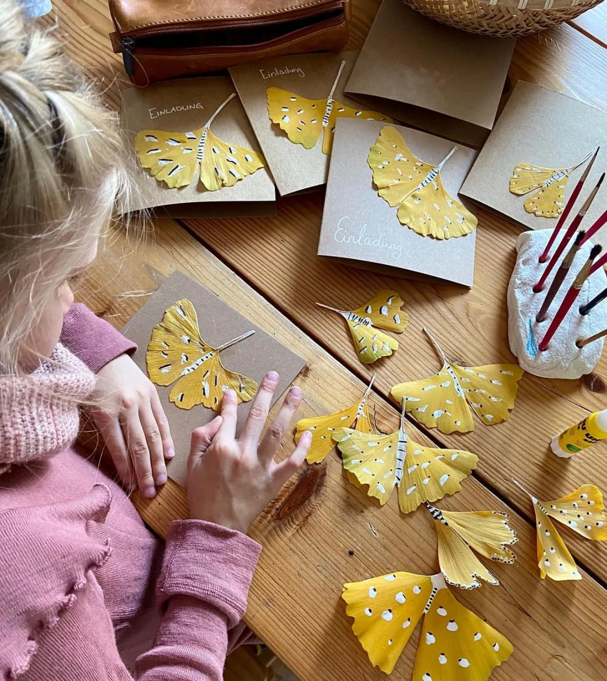 herbst aktivitäten für kinder grundschule herbstblätter dekorieren