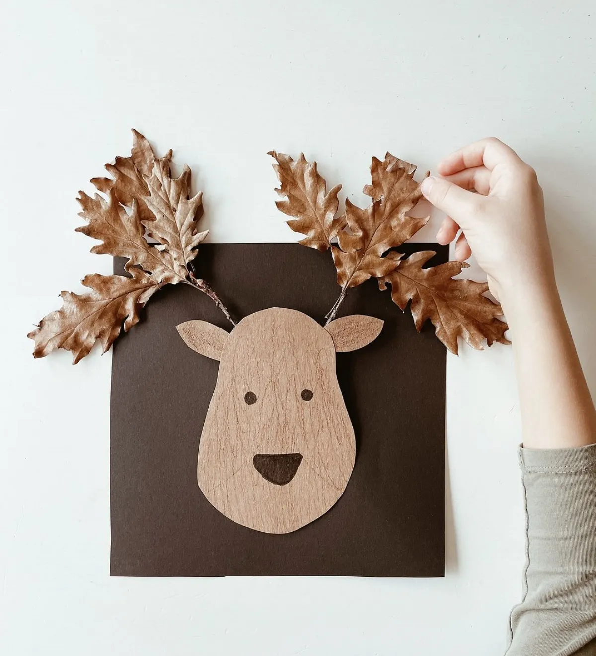 hirsch basteln mit herbstblättern hörner