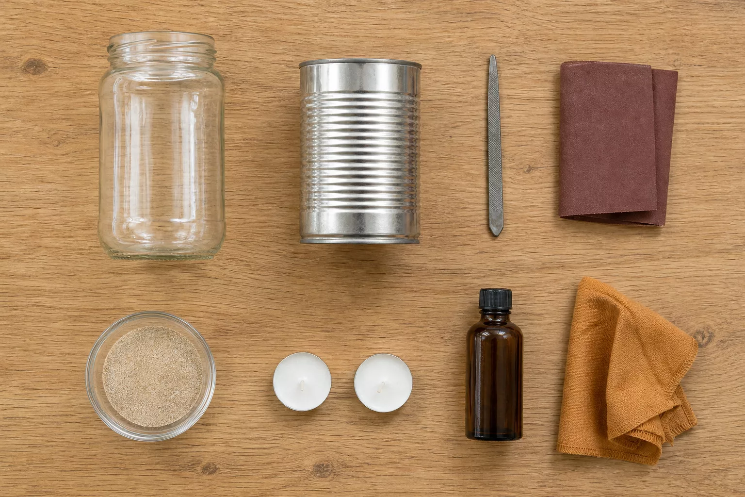 Windlichter basteln: Material mit Gläsern, Dose, Feile und Sand