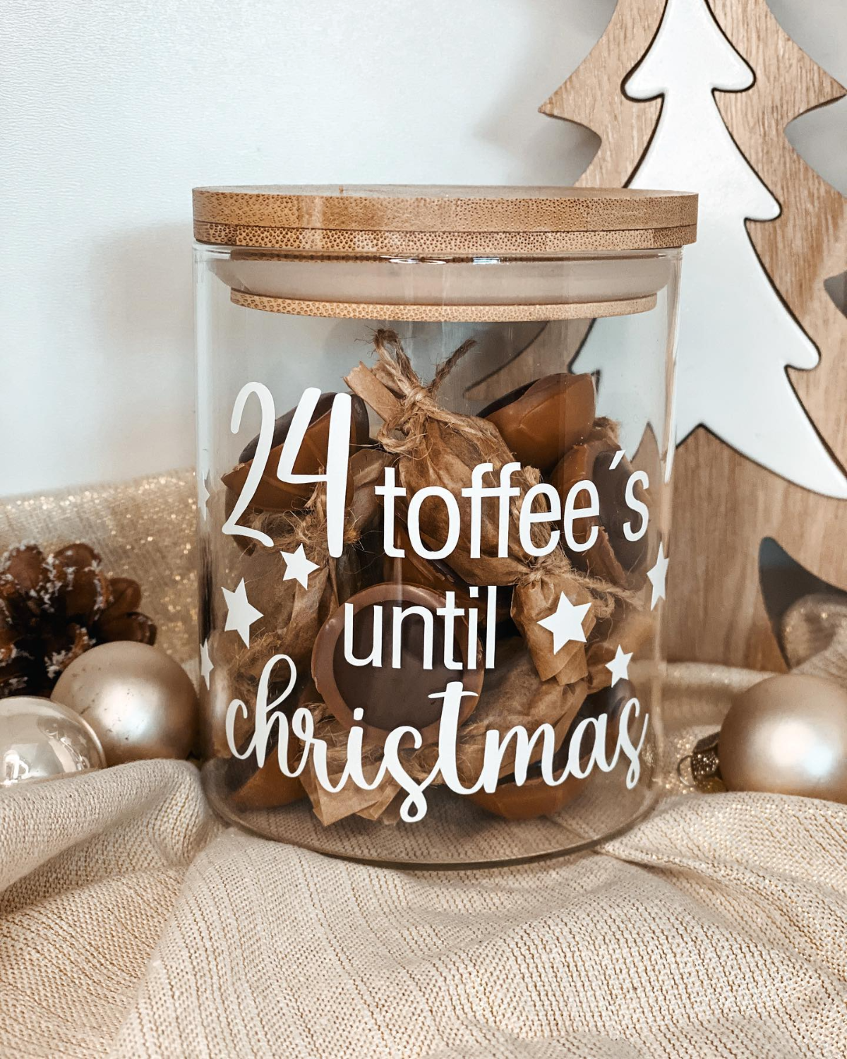 einmachglas mit toffees als adventskalender