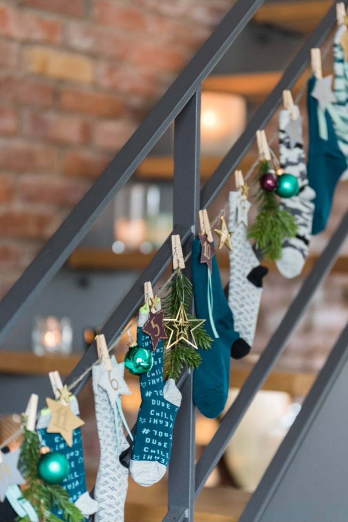 hängende socken adventskalender