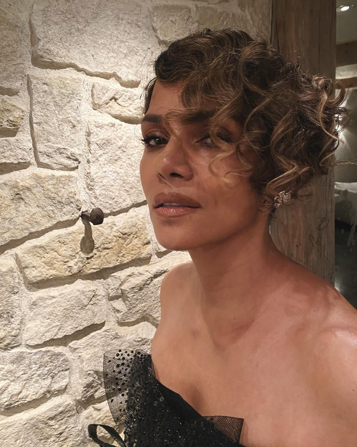 halle berry mit asymmetrische bob