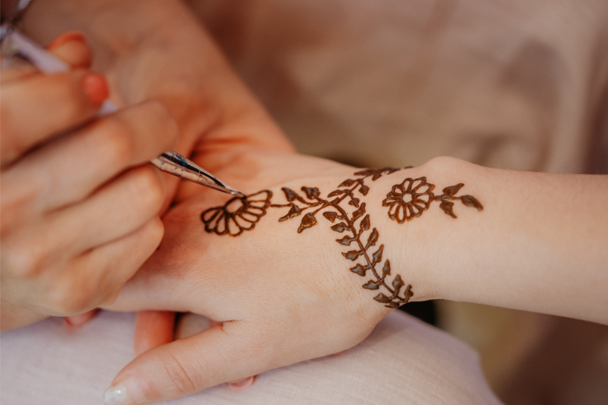 henna geschichte