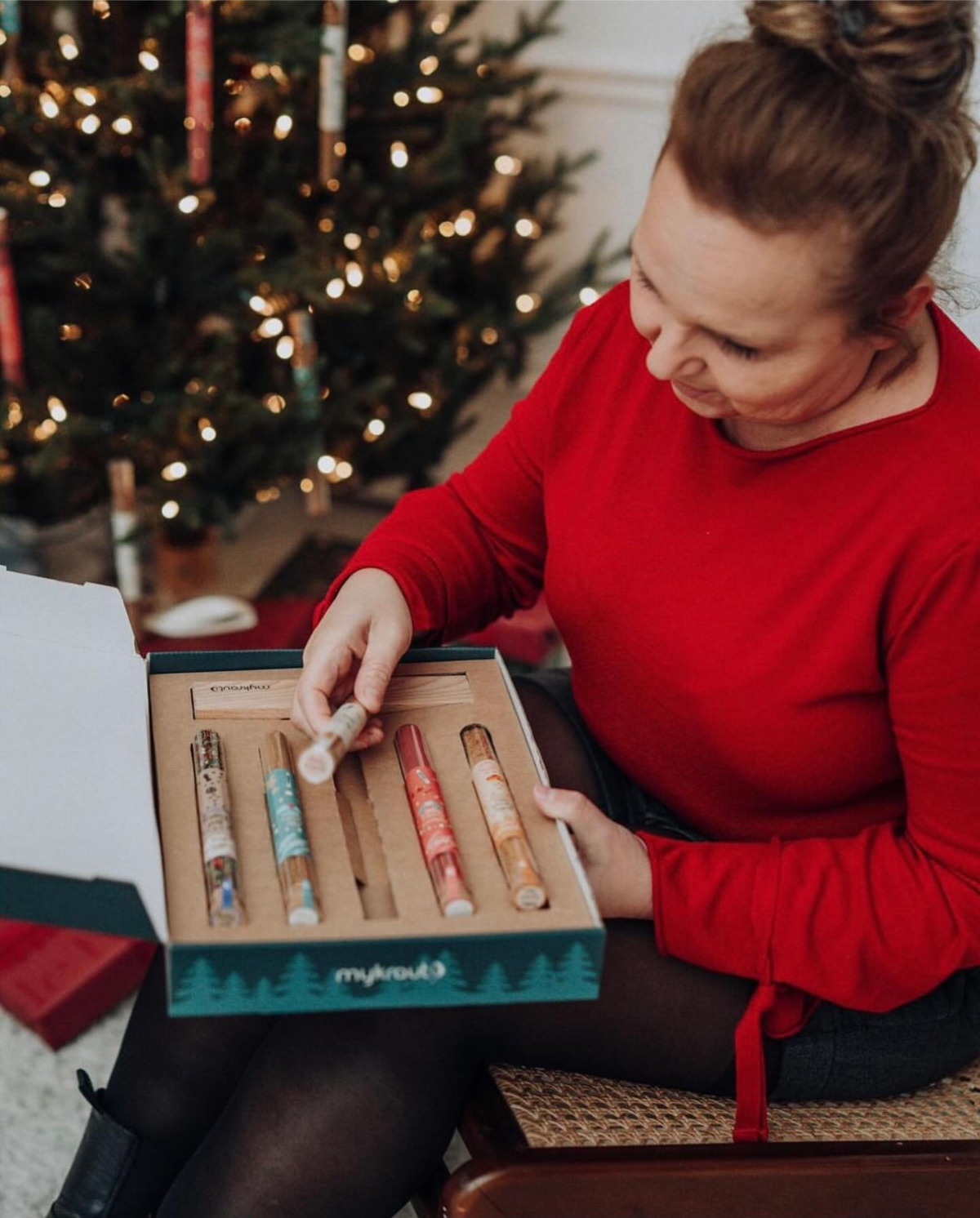 weihnachtsbox mit verschiedenen gewürzen