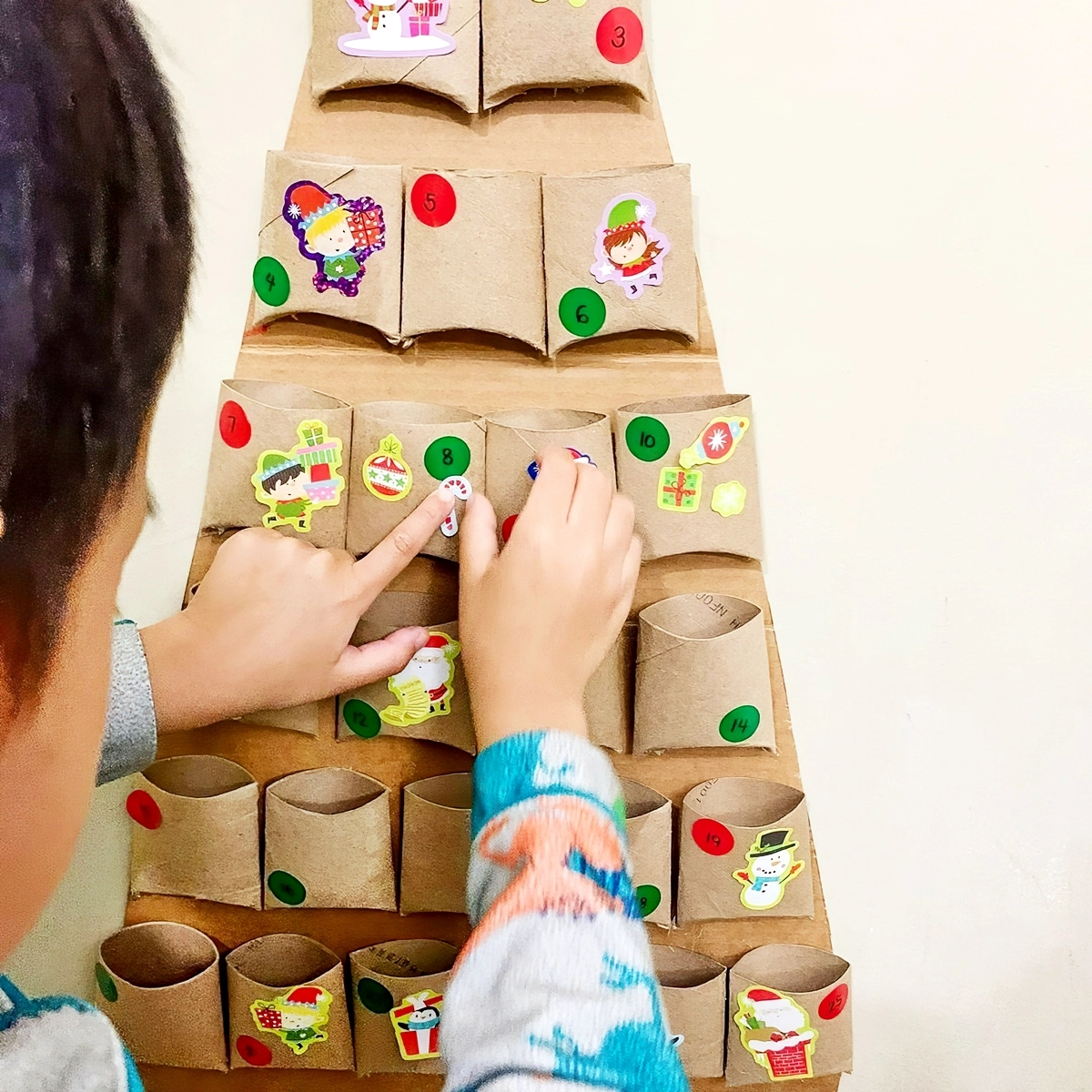 adventskalender basteln mit kindern kalnder aus toilettenpapierrollen 