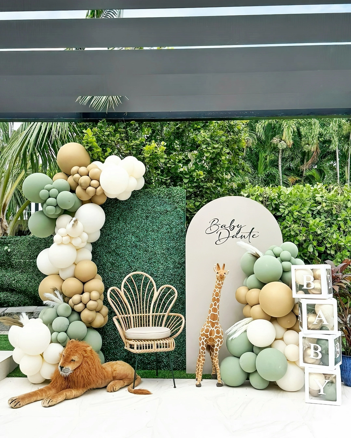 babyparty deko fuer junge in gruen und gold jungle style dekoration babyshowermiami