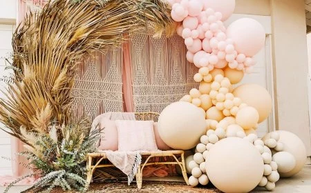 babyparty ideen maedchen moderne partydeko mit ballons und getrockneten graesern theballoonmamma