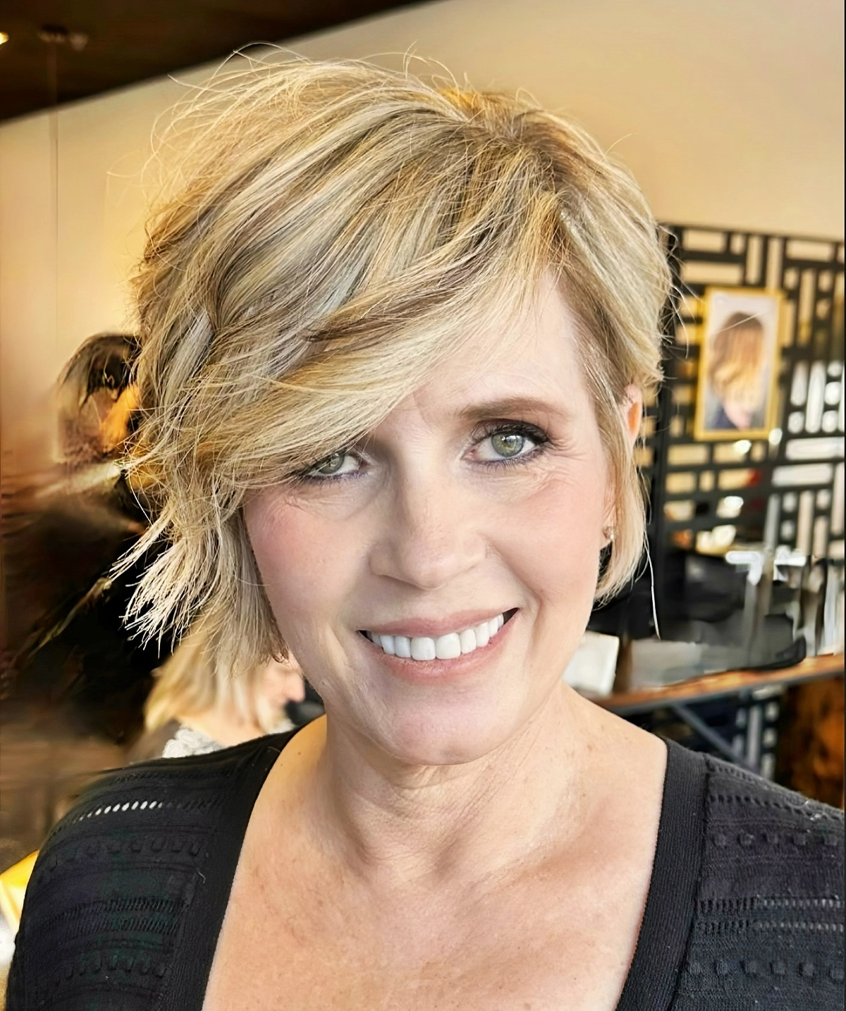 frisuren fuer lange gesichter ab 60 asymmetrischer pixie cut mit locken 