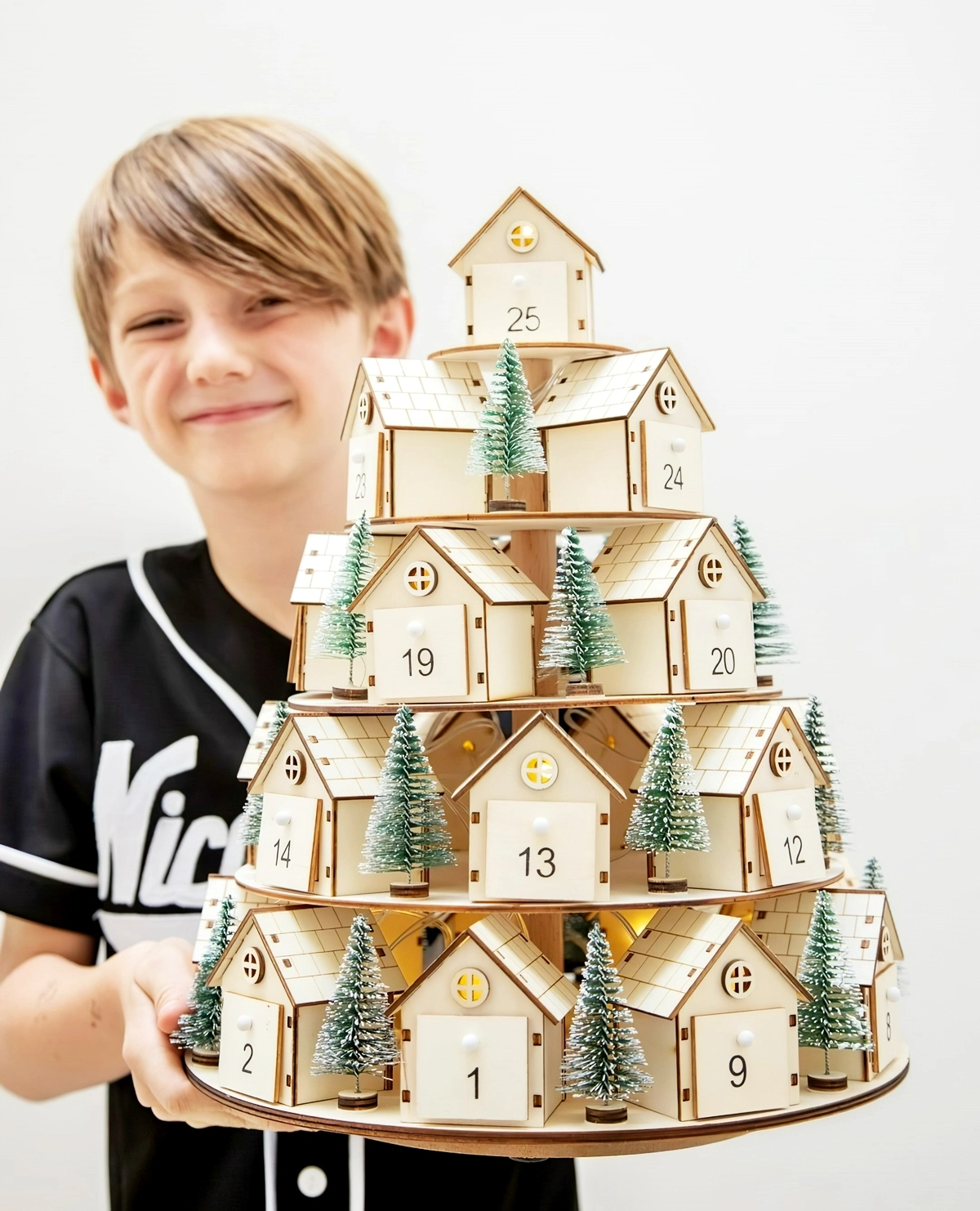 kleinigkeiten fuer adventskalender kalender fuer jungen ideen kleine hoelzernen hoeuschen decorsteals