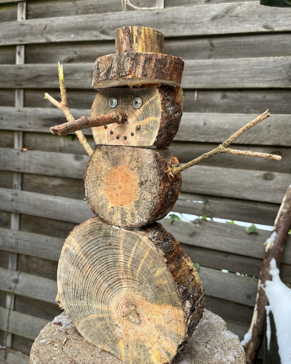 schneemann aus holz