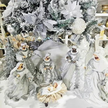 weihnachtskrippen ideen moderne krippe in weiss und silbern gerust jesus layoun interiors