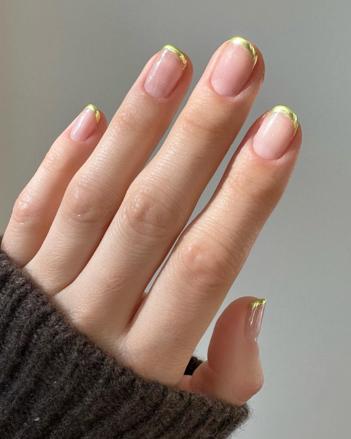 french nails mit goldenen spitzen