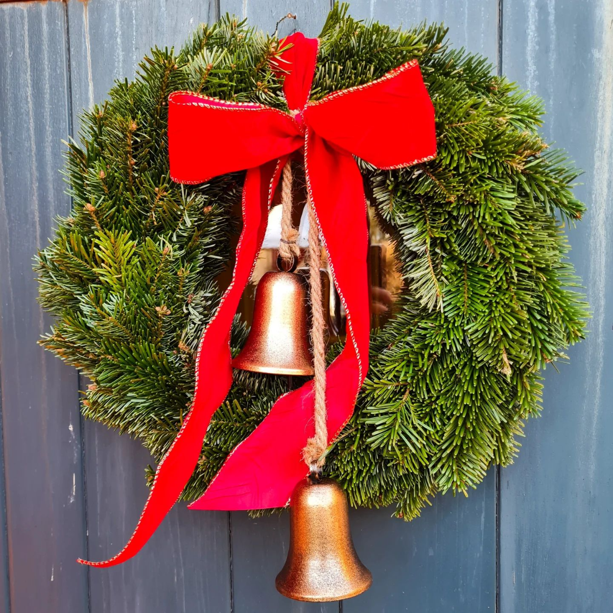 weihnachtskranz mit glöckchen