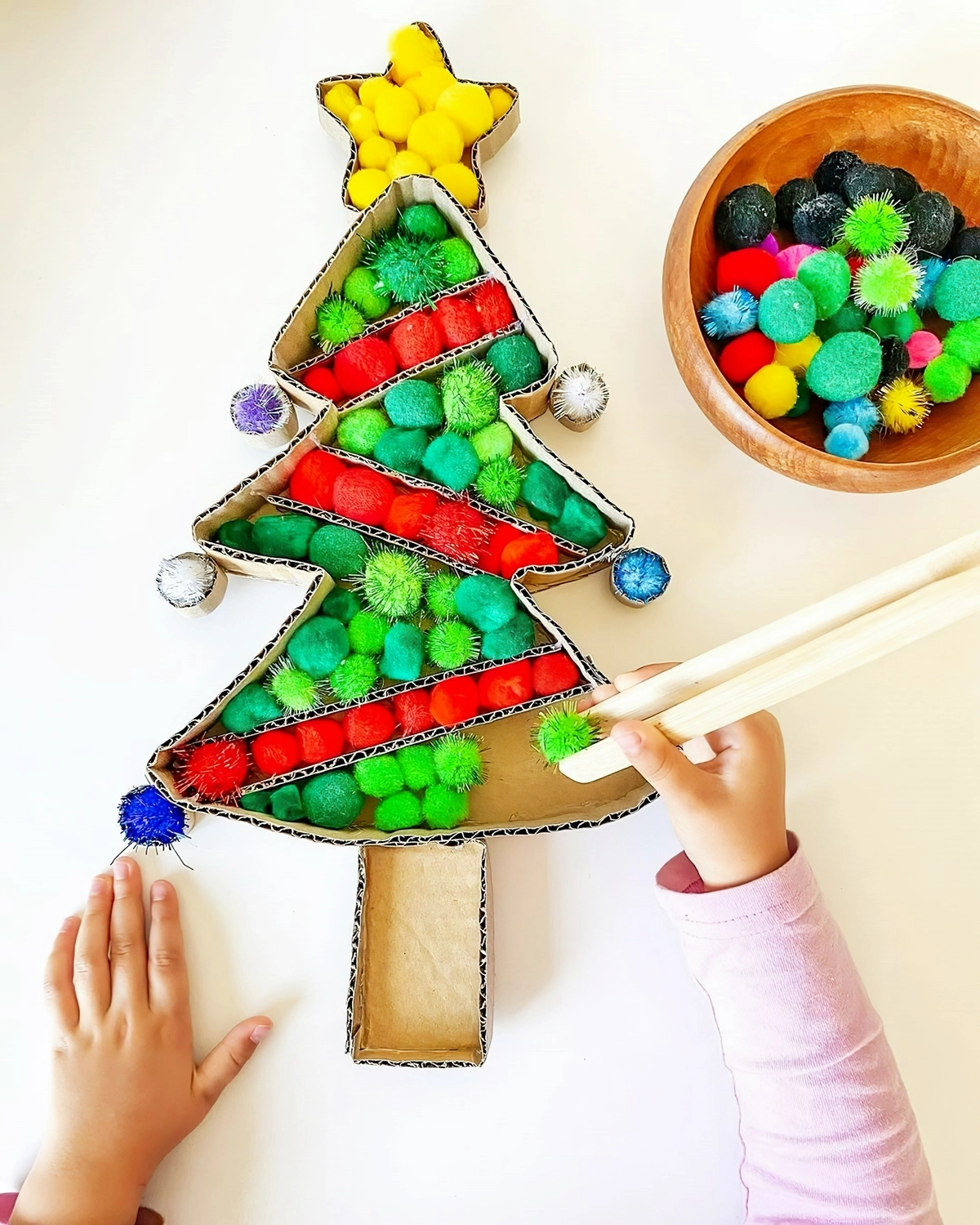 basteln weihnachten kinder 8 jahre weihnachtsbaum selber machen aus pompons simply bea 