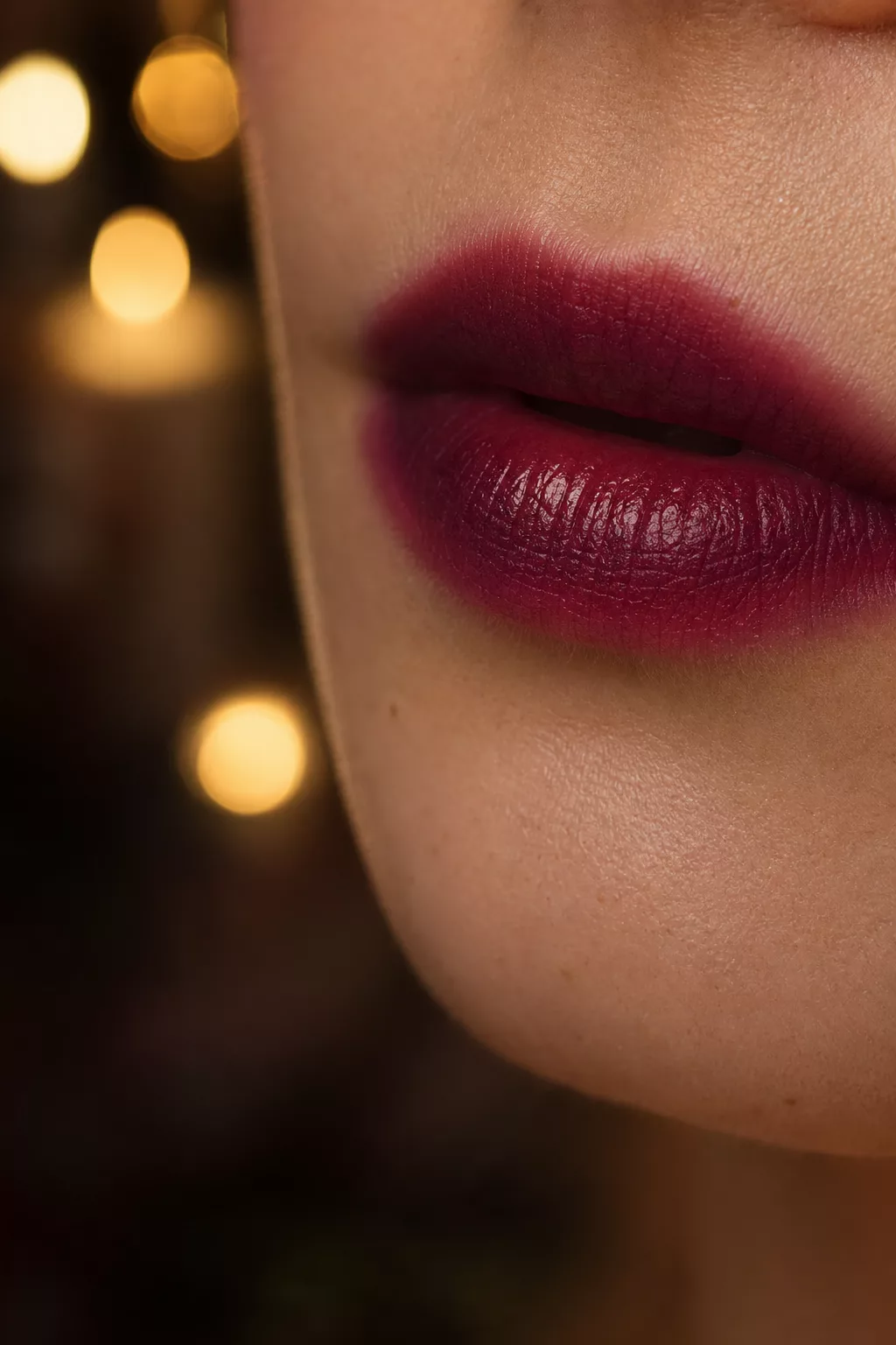 Lippen Close-up mit Blurred Lips in Pflaume und Beerentönen