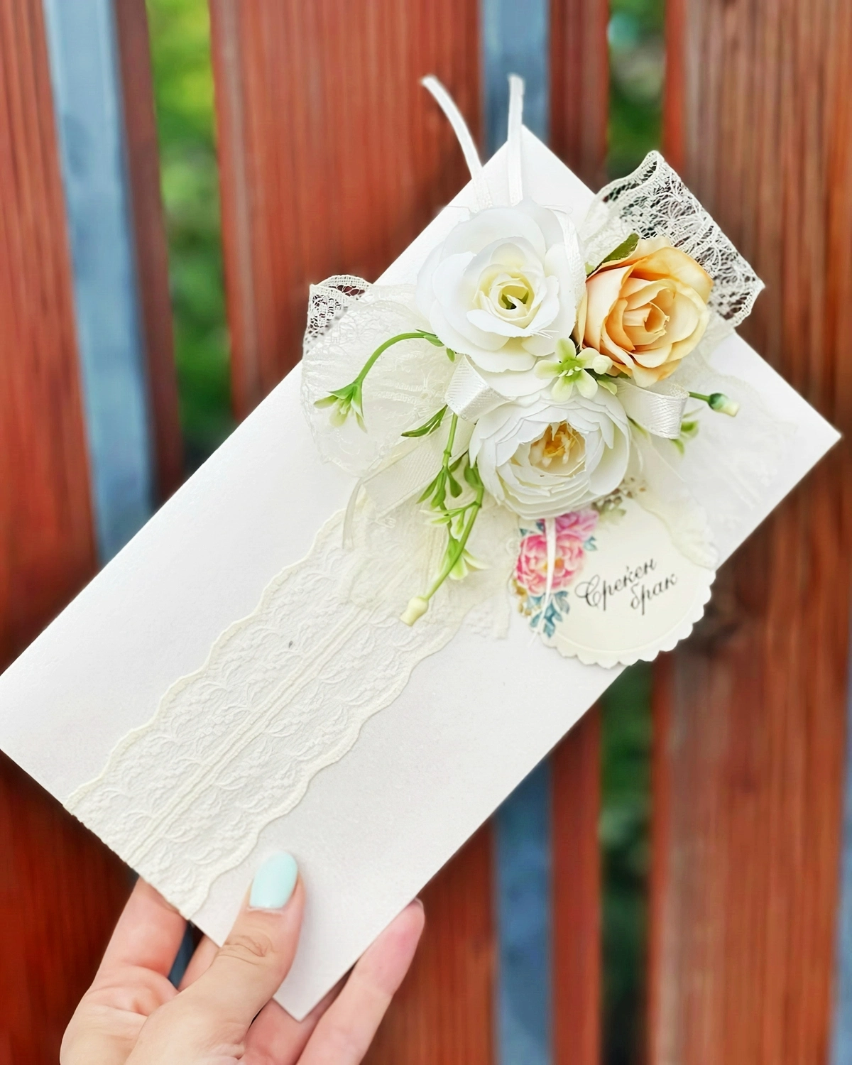 geldgeschenk verpacken zur hochzeit ideen briefumschlag mit blueten flowerandgiftshop memories