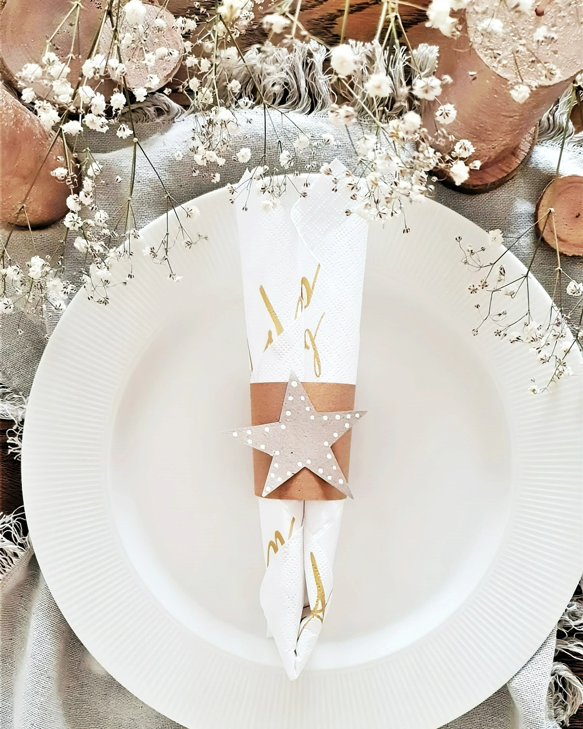 servietten falten bestecktasche zur hochzeit hochzeitdeko idee fuer den tisch 