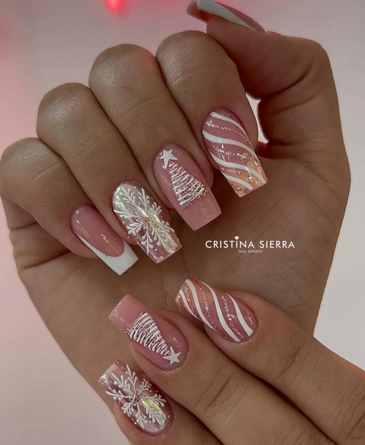 wavy nails weihnachten nageldesign mit christbäumchen