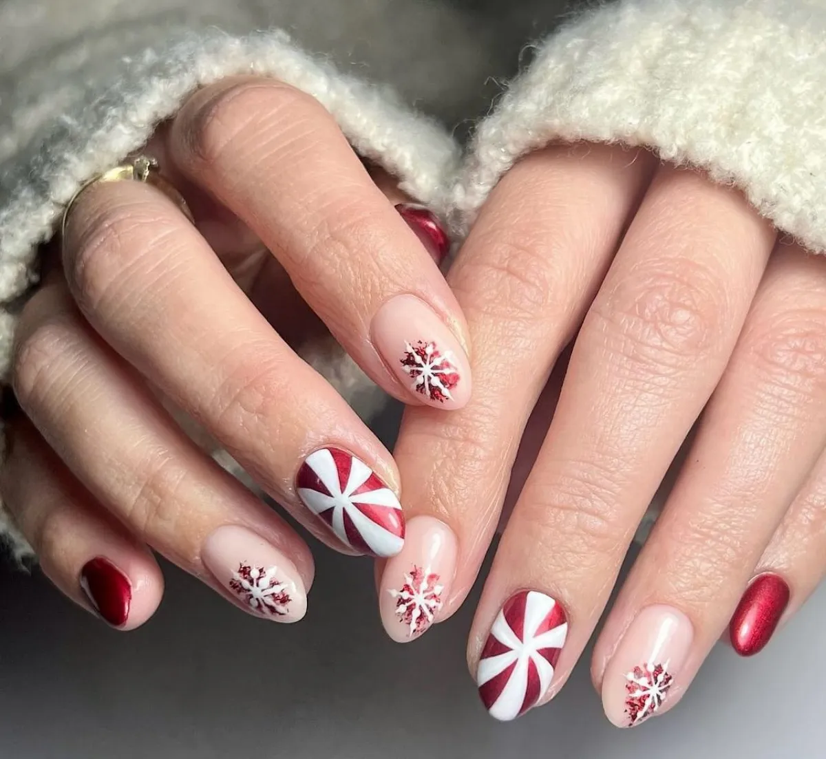 weihnachten nageldesign in weiß und rot lollipop