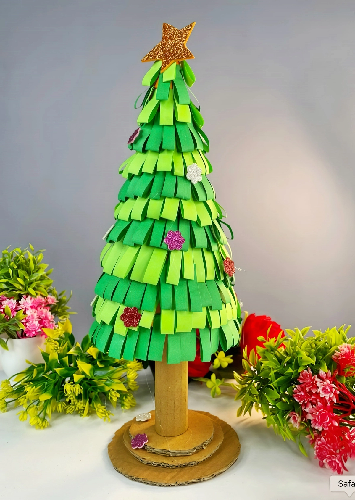 weihnachtlich basteln mit kindern weihanchtsbaum aus gruenem papier weihnachtsdeko 