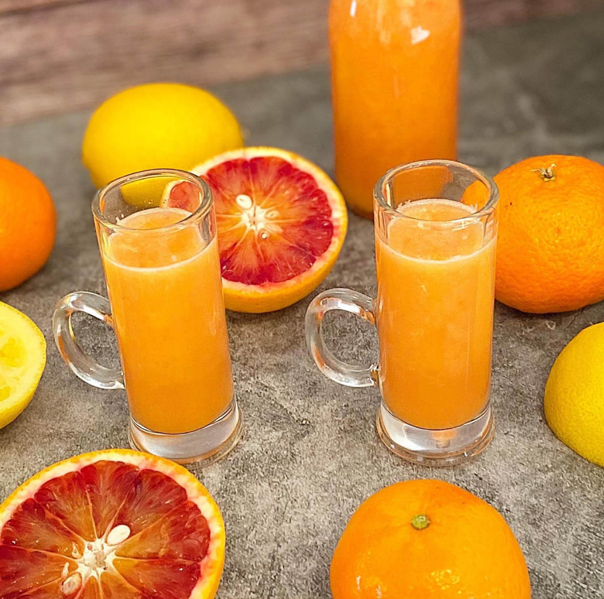 saft von mandarinen und orangen