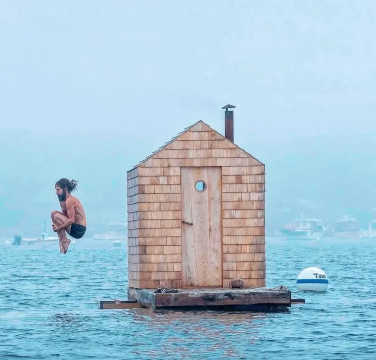 abkühlung nach der sauna sprung ins wasser