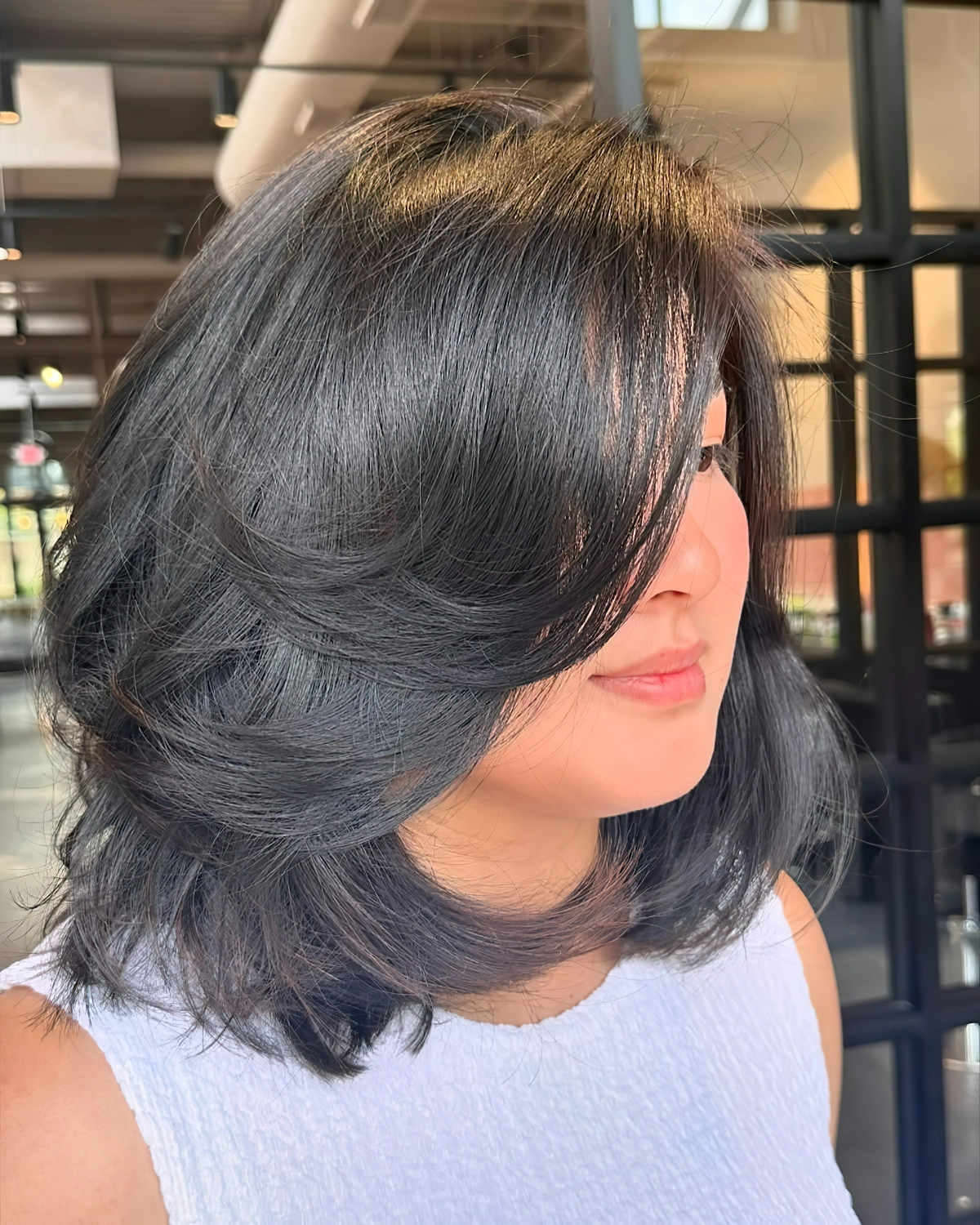 bob frisuren mit pony schwarze haare feather long bob 2025 sirenesalon