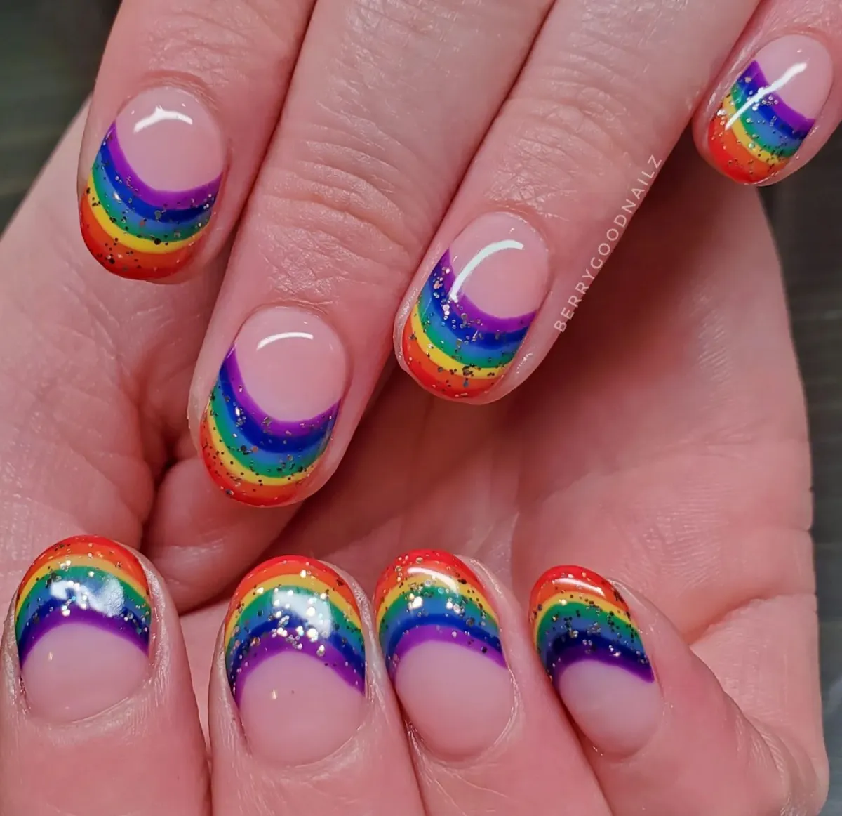 french nails regenbogen design kurze nägel