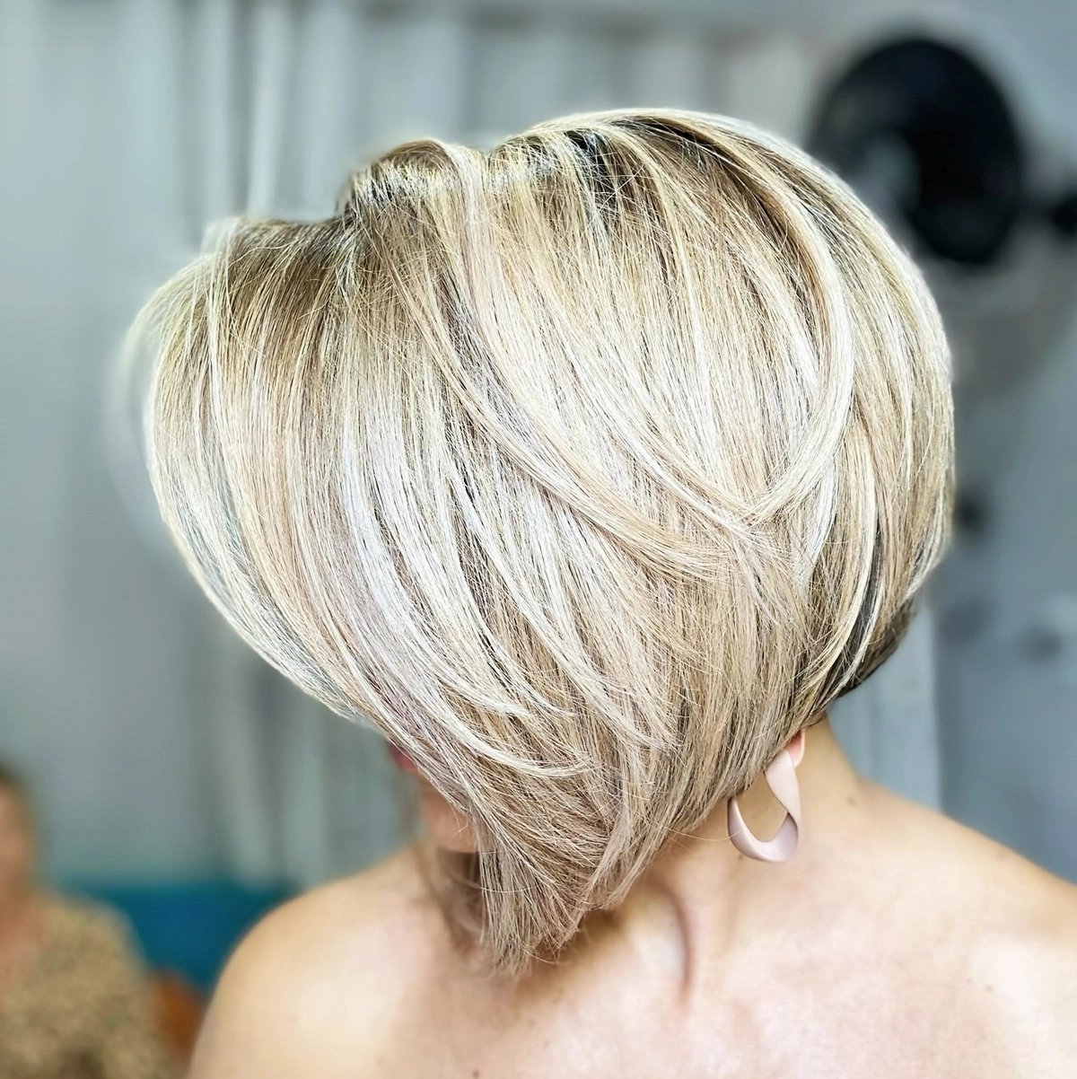 frisuren mittellanges haar blonder inverted bob a linien bob 2025