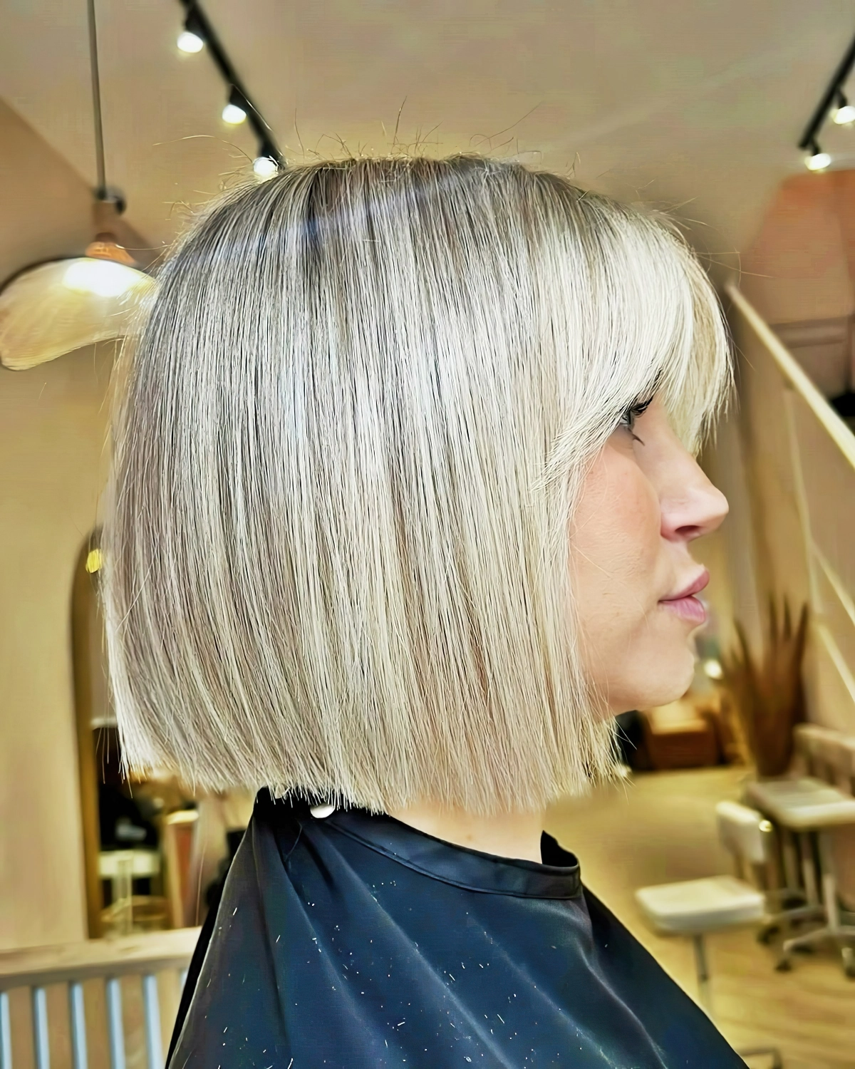 kinnlange frisur blonde haare mit highlights und pony jasonanthonyhair