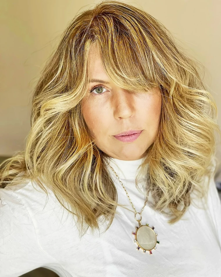 long bob frisuren fuer reife frauen stufiger schulterlanger schnitt mit pony charlenexavier14