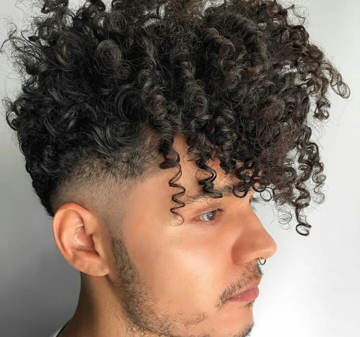 männer haarschnitte lange haare pompadour mit locken