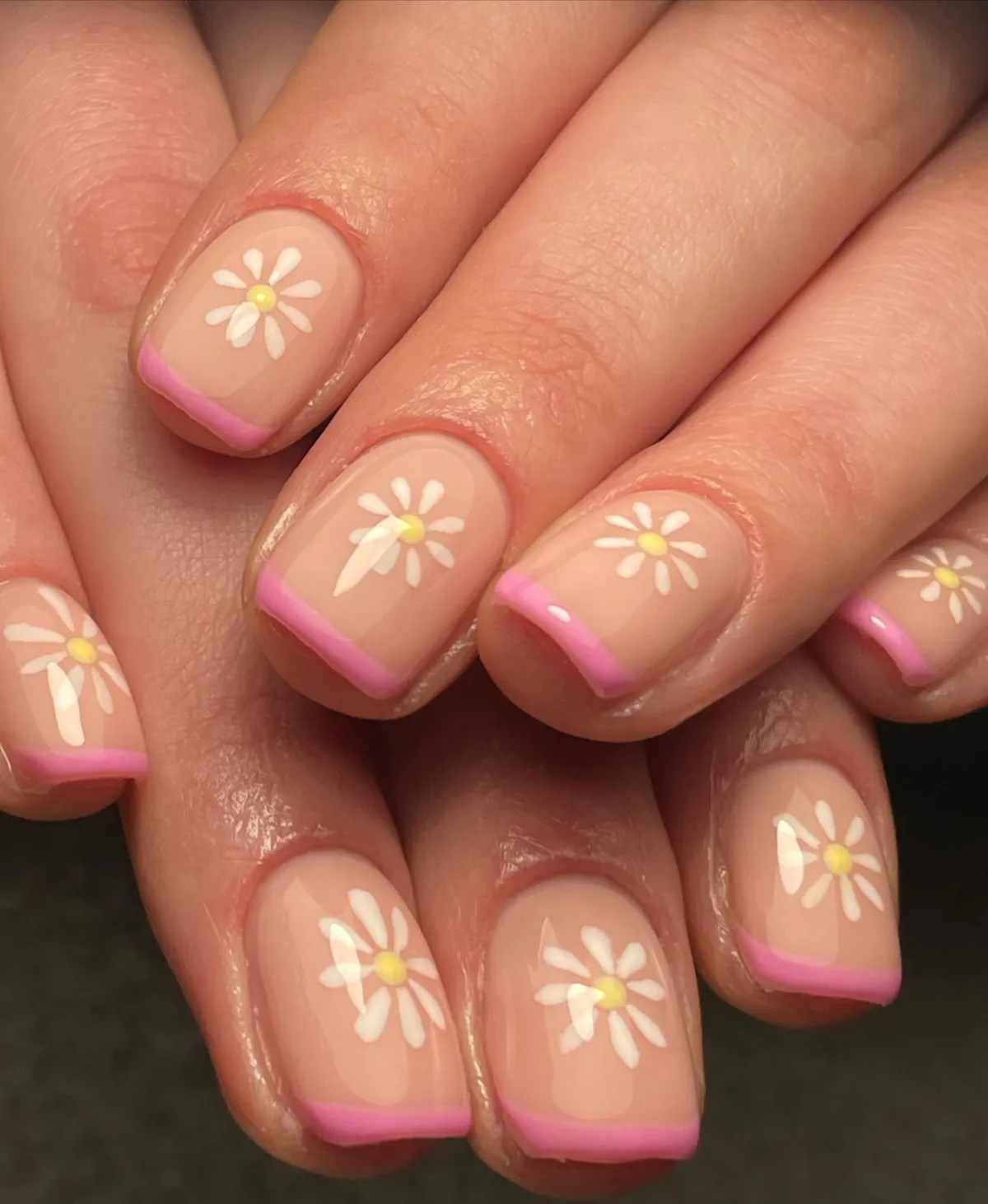 micro french nails mit muster blumenmuster pastellfarben