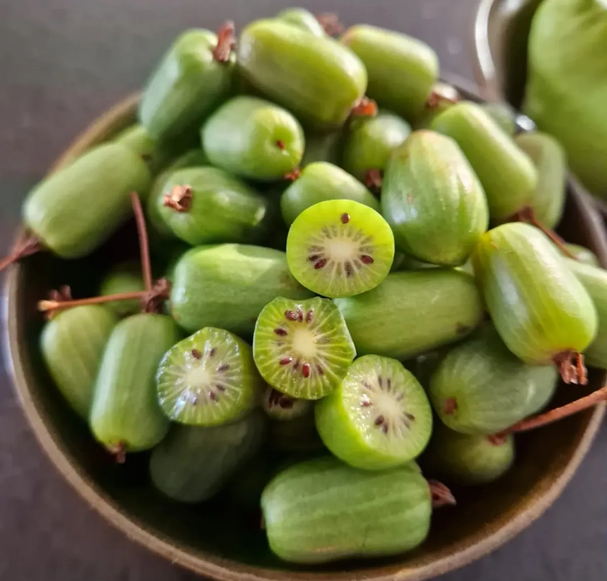 mini kiwi kleine früchte vitaminenreich