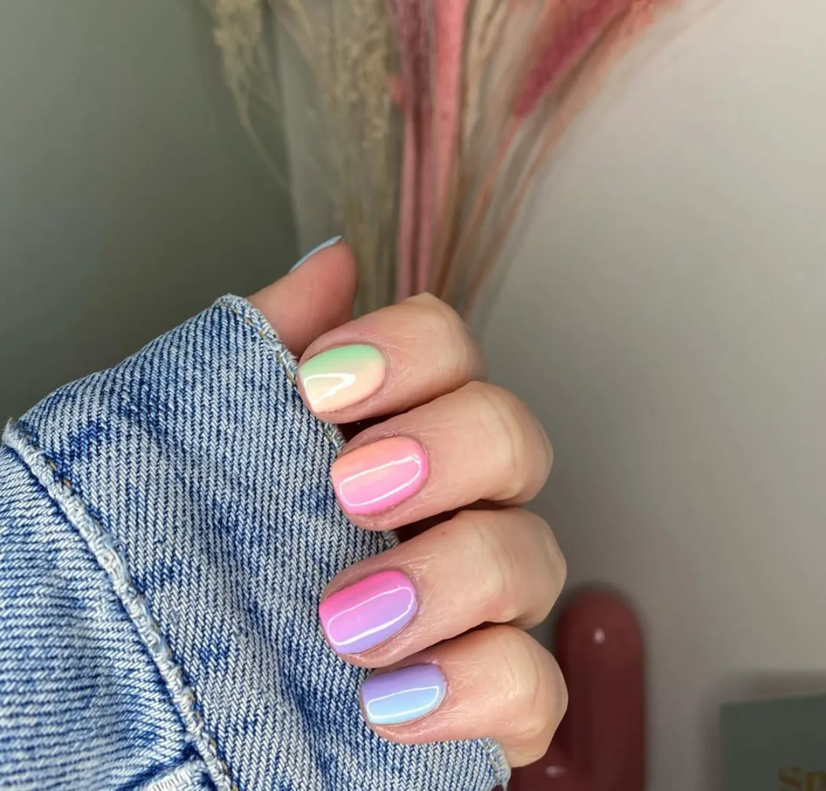 ombre nägel bunt regenbogen design kurze nägel