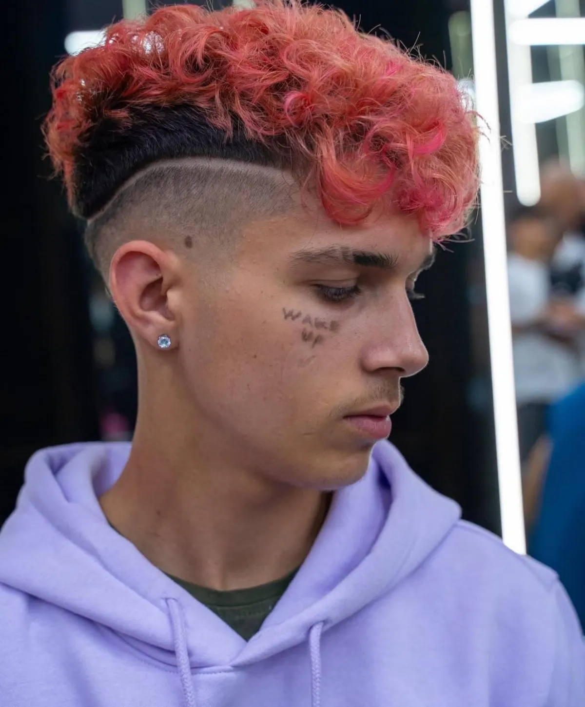 pompadour mit locken jungs haarschnitte rote haare