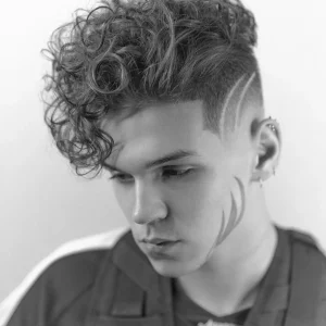 quiff mit locken haarschnitte trends männer 2025