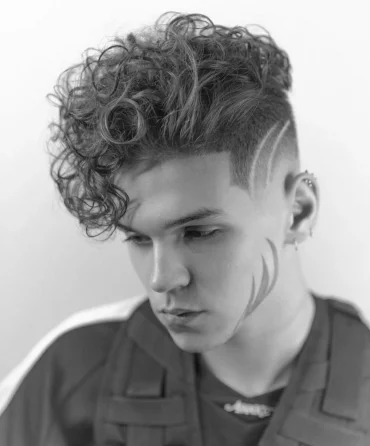 quiff mit locken haarschnitte trends männer 2025