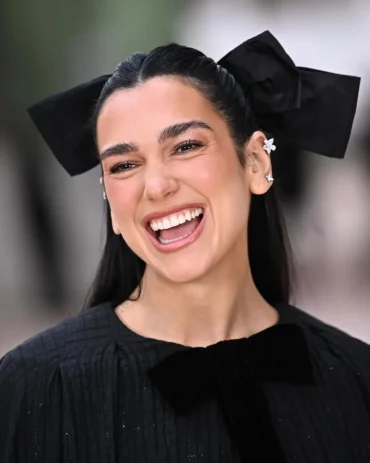 ponytail mit xxl schleife dua lipa