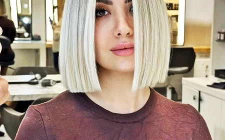 cut blunt blonder balayage bob glatte haate mit mittelscheitel 2025 muratcmenli