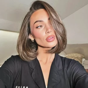 extrem duenne haare frisur rounded bob glatte haae mit seitenscheitel 2025 lydiafowler