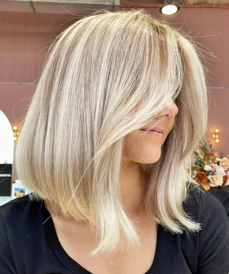 frisuren halblang langer blonder bob mit strahnen und pony soft bob 2025 gracey shaghair
